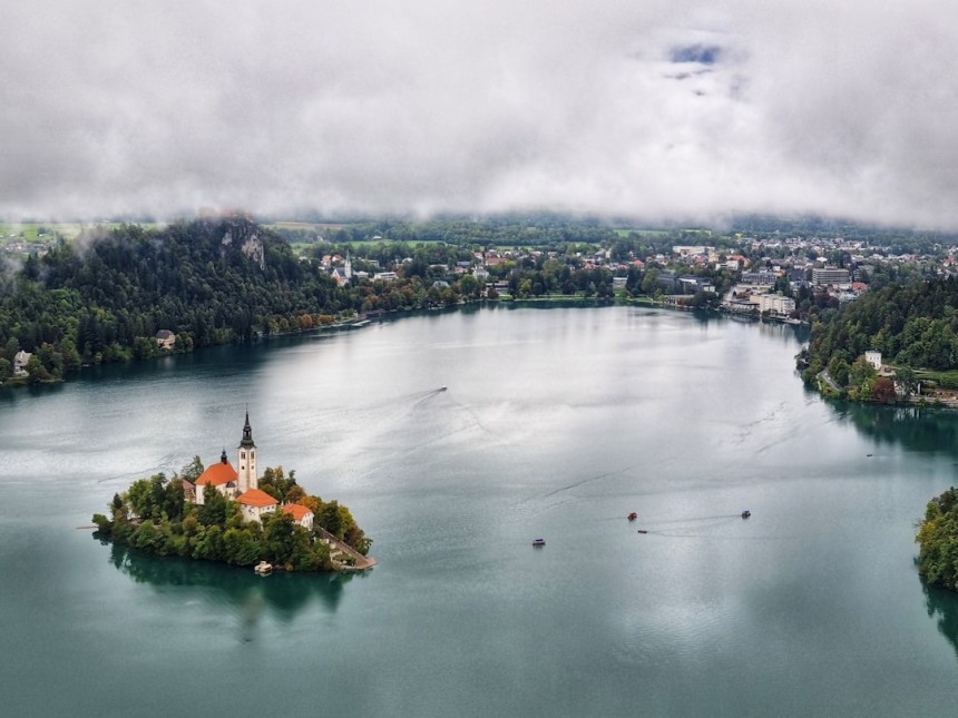 Lac de Bled avec son île et son église, Slovénie