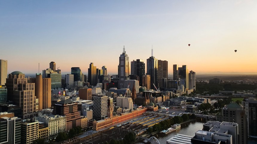 Vue spectaculaire de Melbourne avec la rivière Yarra
