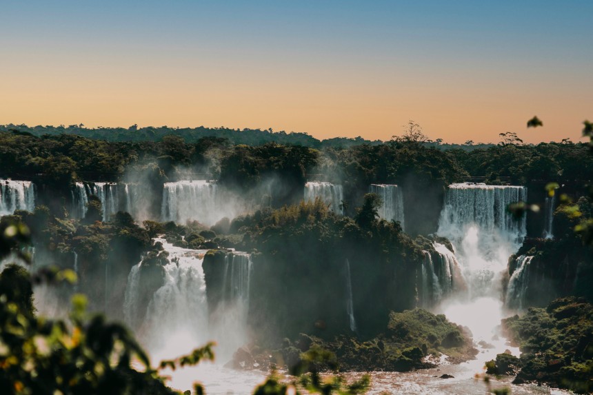 Vue panoramique d'Asunción avec ses parcs et édifices historiques.