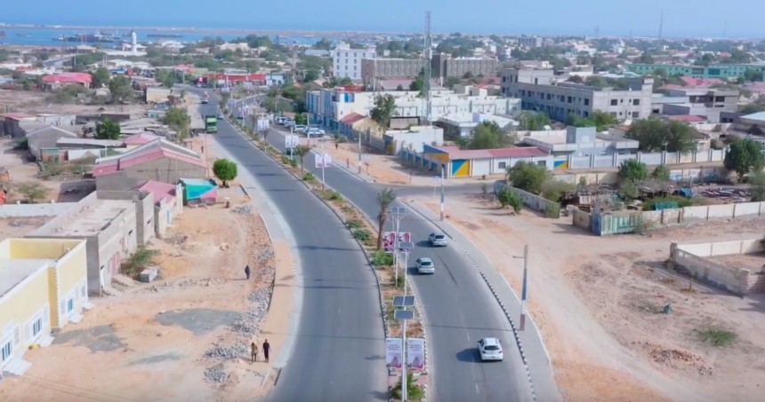 Plage de Berbera avec sable doré