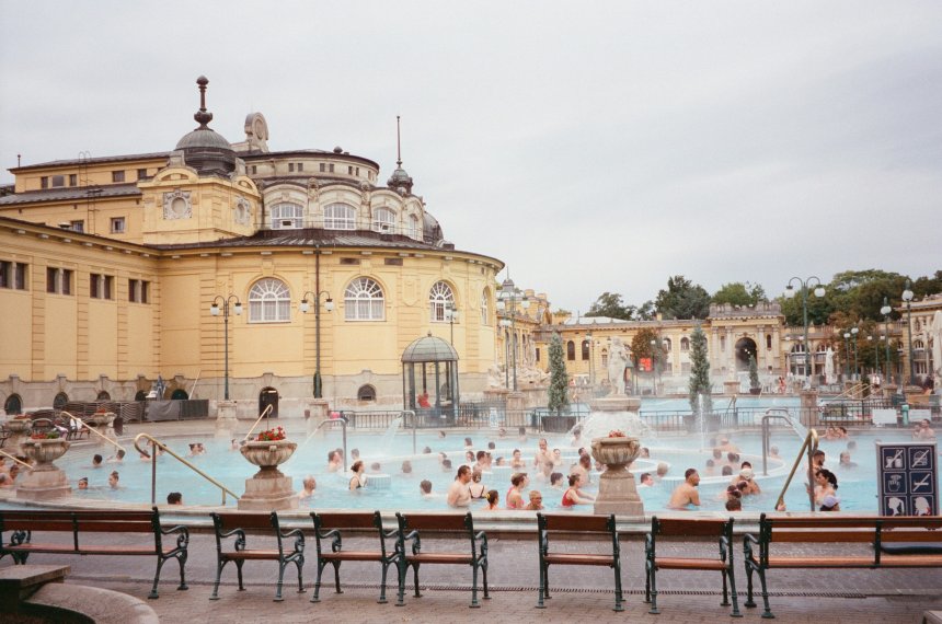 Intérieur des bains thermaux de Széchenyi à Budapest